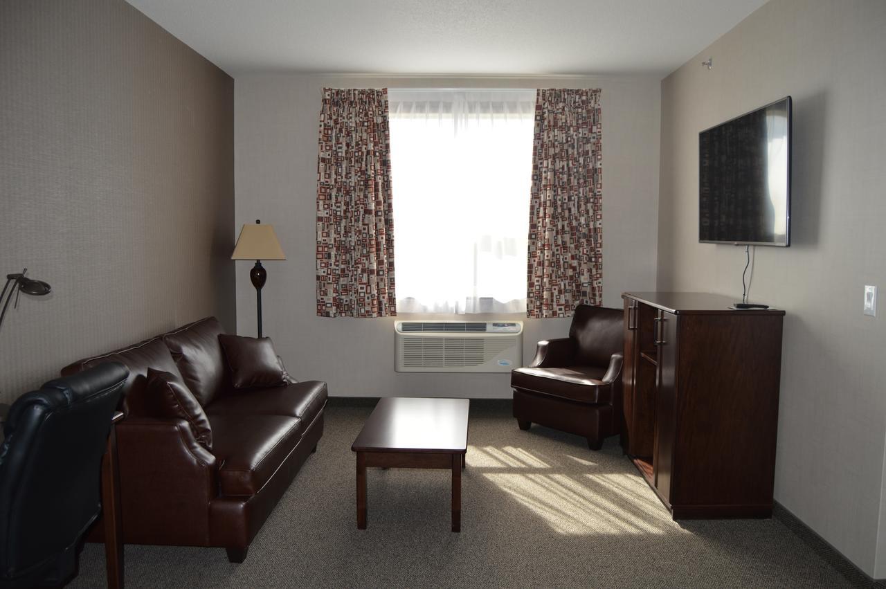 Cobble Creek Lodge Maple Creek Екстериор снимка