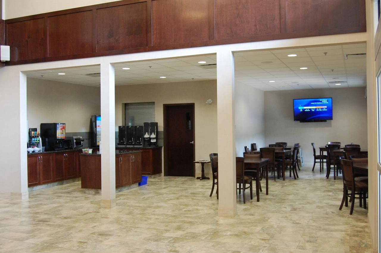 Cobble Creek Lodge Maple Creek Екстериор снимка